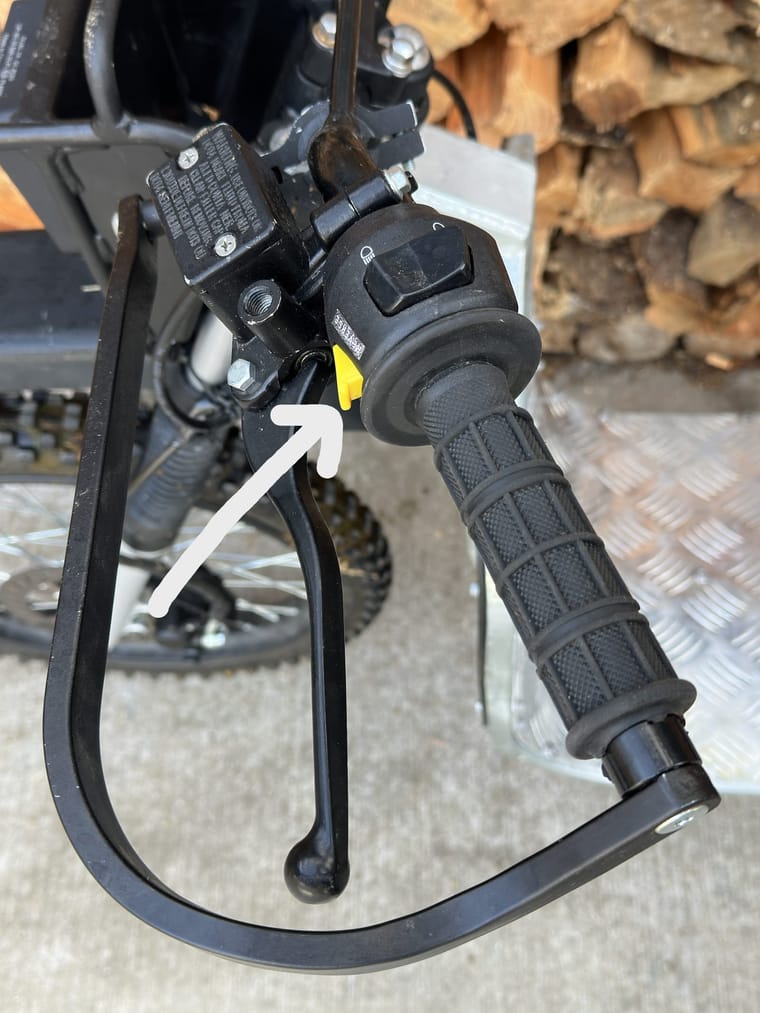 Galvbike handlebar controls close up
